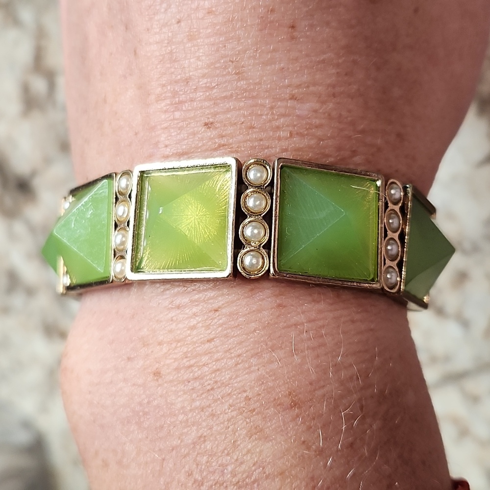 🟢🟢 Green Pyramid and Pearl Forever 21 Bracelet 🟢🟢